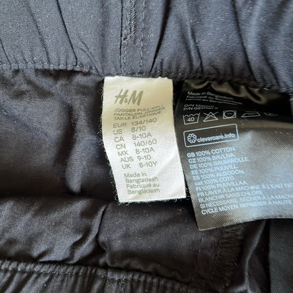 H&M Black Structured Cotton Shorts - Size 8/10 - Picture 3 of 3